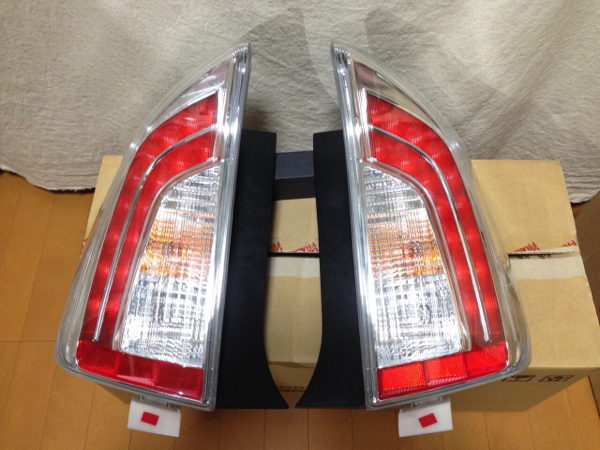 プリウス 30 後期 左 右 テールランプ 良品