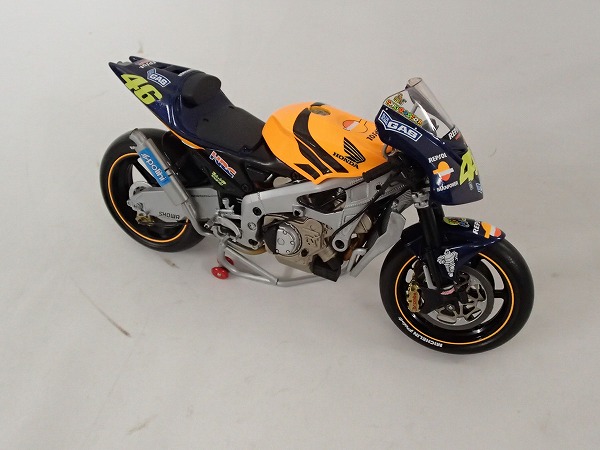 MINICHAMPS 1/12 ホンダ RC211V モトGP2002/122 027146.B[梱0.1]
