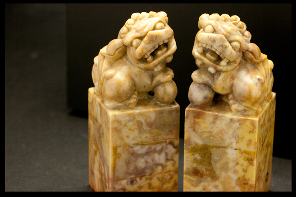 ♦中国 獅子 神獣 寿山石 印材 文房四宝 アンティーク 骨董品 コレクション HOT，大得価 ◇天香楼◇寿山石獅子鈕印材一対 唐物・印材・