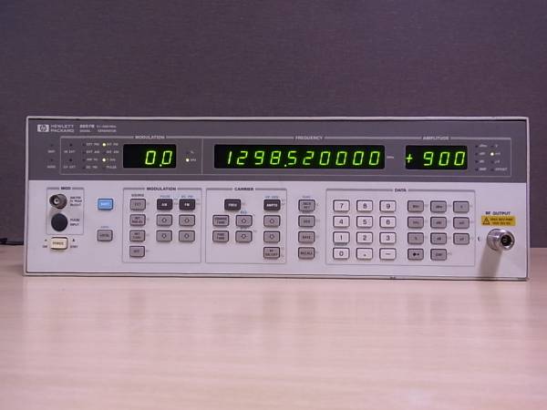■HP 8657B シグナルジェネレータ0.1～2060MHｚ信号発生器ask3/2