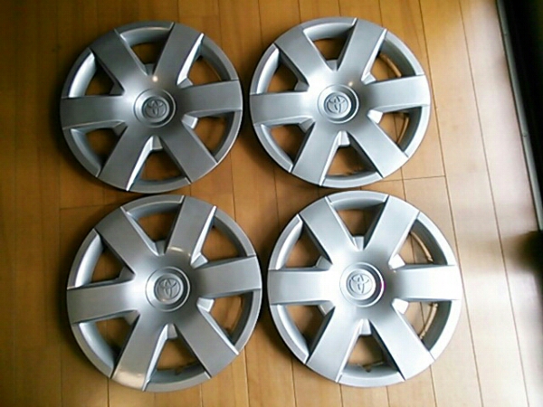 ハイエース　純正ホイールキャップ４枚　新車外し！