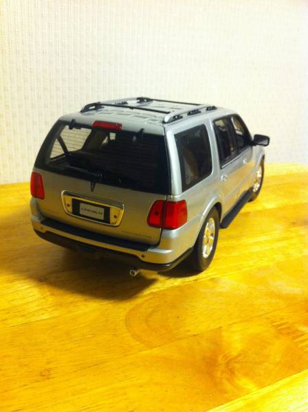 リンカーン ナビゲーター 1/18 WELLY リンカーン ナビゲーター 1⁄18