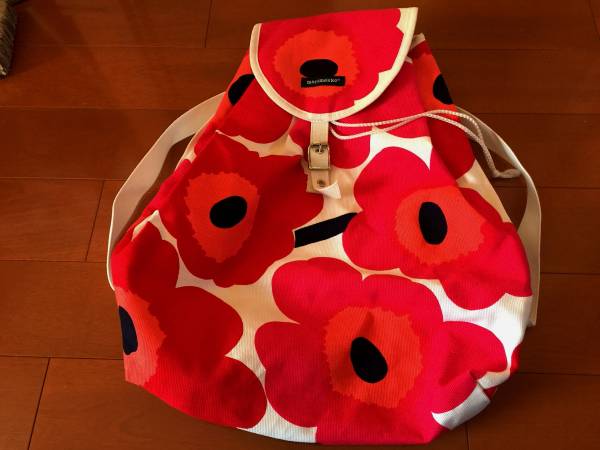 新品自宅保管マリメッコのキャンバス大きいリュックサック軽量♪