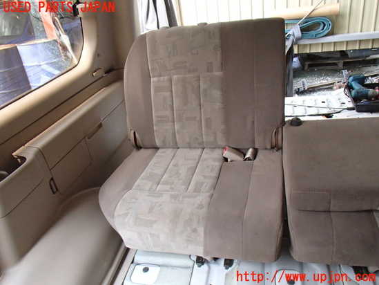 2UPJ-15617235]ランクル100系(UZJ100W)右3列目シート 中古