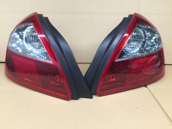 Nissan president PGF50 テールライト赤 2個セット左右ペア 日産 純正