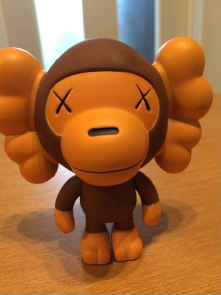 BAPE × KAWS babymilo フィギュア エイプ オリジナルフェイク KAWS