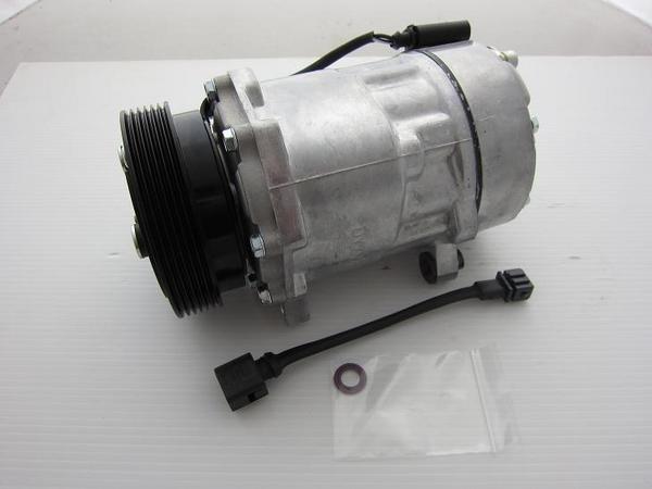 送無♪新品♪　ニュービートル　エアコンコンプレッサー　優良