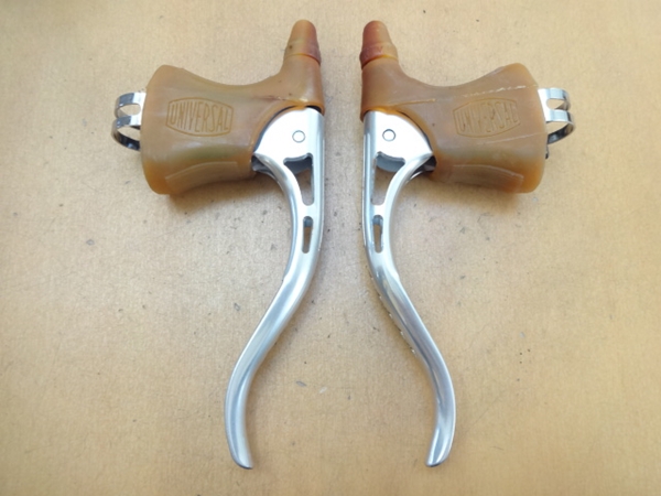 ☆新品 ユニバーサル ブレーキレバー ビンテージ 状態良好 CAMPAGNOLO