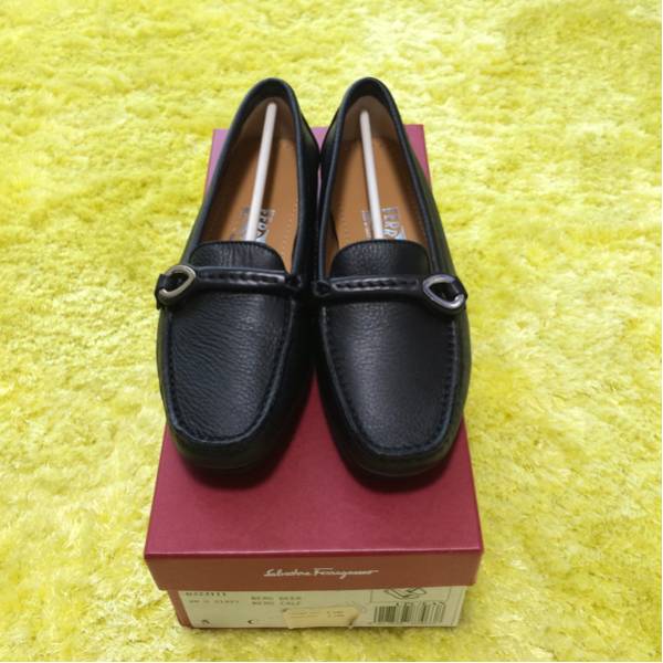 【新品】フェラガモ ドライビングシューズ 黒 5 トッズ グッチ