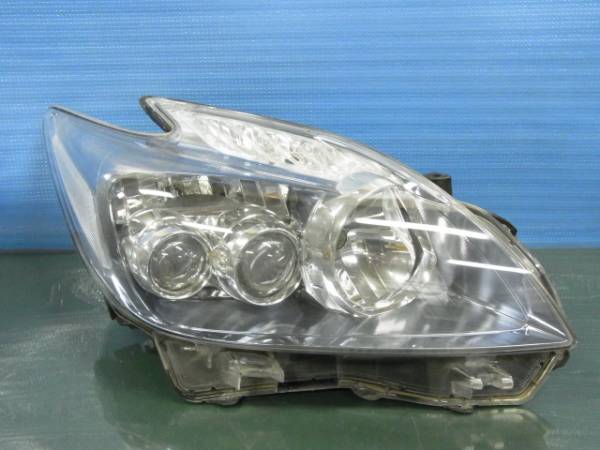 ☆1077　プリウス　ZVW30　前期　右ライト　LED
