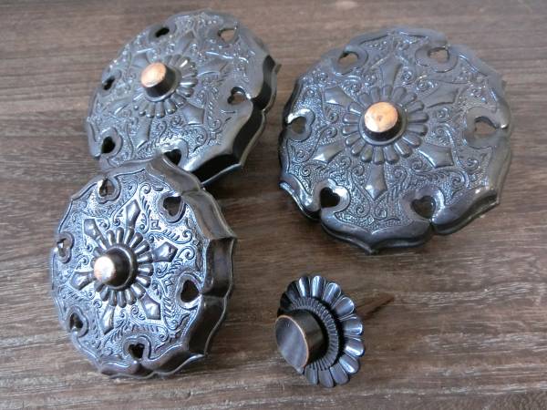 【近】時代釘隠①雪輪紋型・菊花型