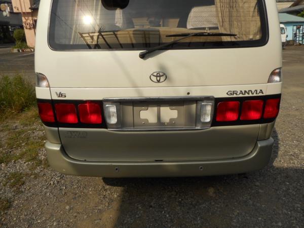 【テール ライト 右 2CH】グランビア VCH16 VCH10