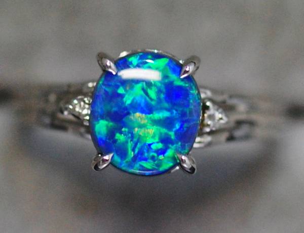 ￥100～鑑付pt900上質ネオングリーンの遊色天然ブラックOPリング