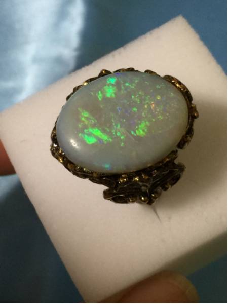 夢のカジュアル宝石　９，４C　超BIG　オパール　リング