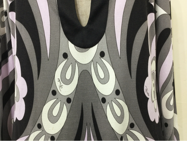 1000円~ EMILIO PUCCI シルクワンピース プッチ TA115 美品 1000円~ EMILIO PUCCI シルクワンピース プッチ TA115 美品