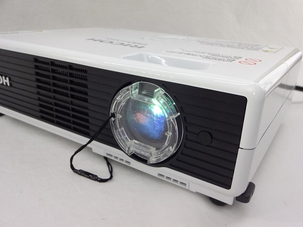 リコー、初の超短焦点プロジェクター2機種 RICOH IPSiO PJ WX4130N 