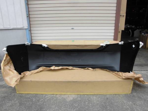 即決 未使用　プリウス　ZVW30　リアバンパー 純正