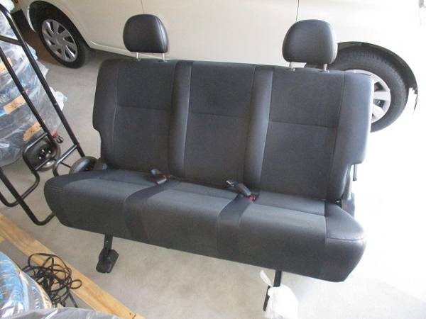 現行型ハイエースダークプライム後部シート新車外し！最落無し！