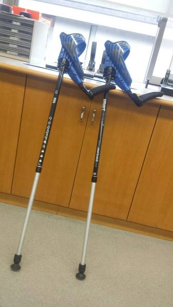 スマート・クラッチ Smart Crutch おしゃれ スポーツ　松葉杖