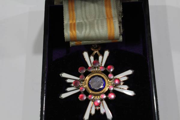 【勲章　勲三等瑞宝章　共箱付き】