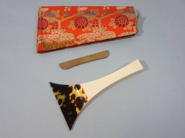 高級三味線用品 鼈甲津山撥 230g 開135mm 240824 本鼈甲 三味線用撥