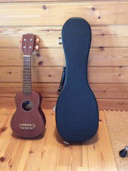 中古ウクレレ ハードケース付き