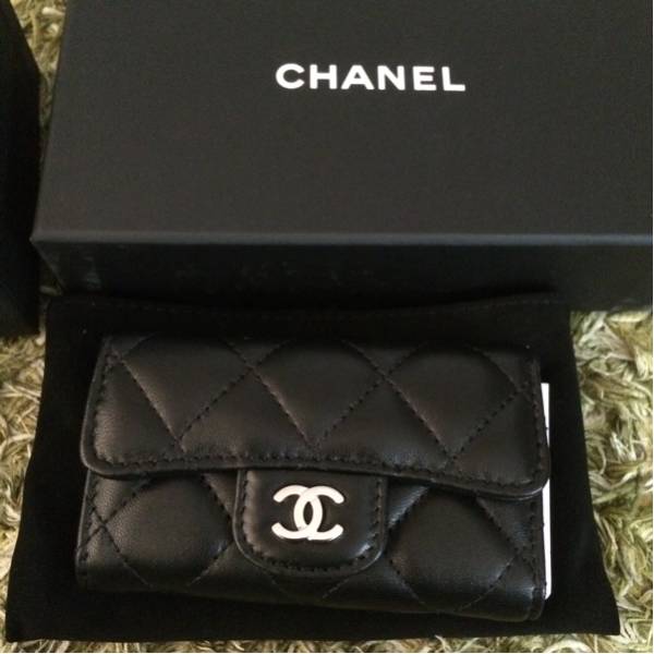 新品シャネルキーケース黒