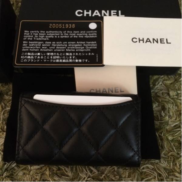 新品シャネルキーケース黒