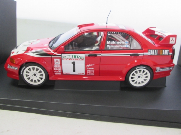 箱傷オートアート 1/18 三菱ランエボⅥ WRCトミーマキネン[梱0.2