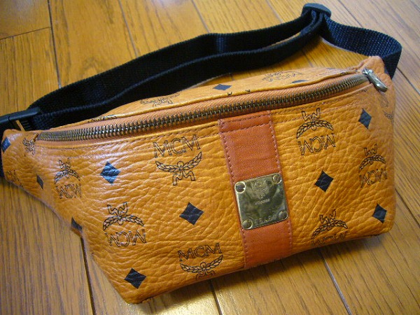 美品 MCM ウエストポーチ ボディバッグ 総ロゴ ブラウン 送250