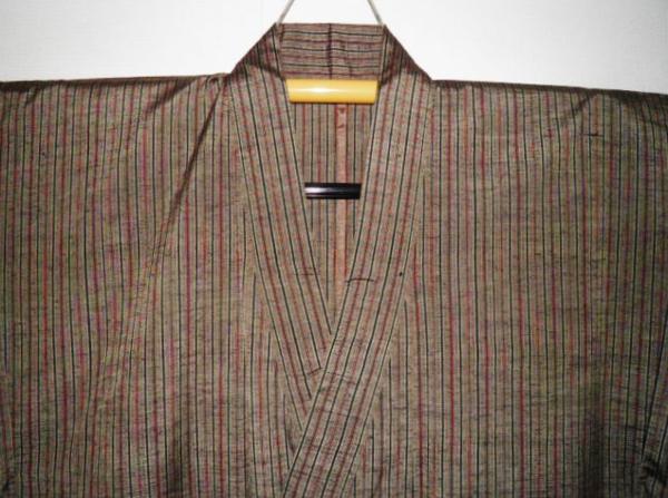 壱3125 本絹西陣織京紬 男着物 裄70丈141К鉄褐色の矢鱈縞逸品