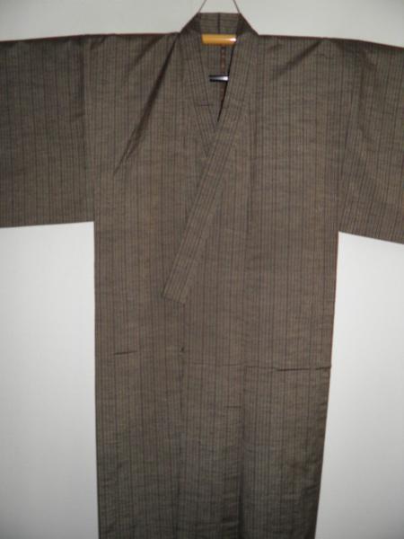 壱3125 本絹西陣織京紬 男着物 裄70丈141К鉄褐色の矢鱈縞逸品