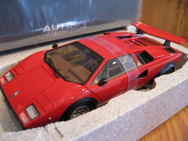 新品オートアート1/18カウンタック　ウォルターウルフ（レッド）