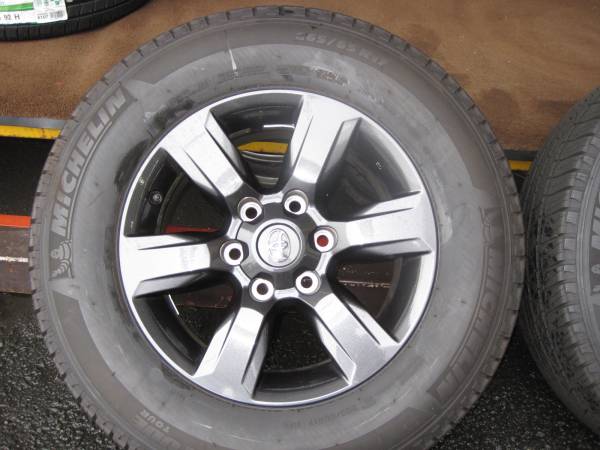 150系プラド限定色 中古純正アルミホイールタイヤセット 自動車