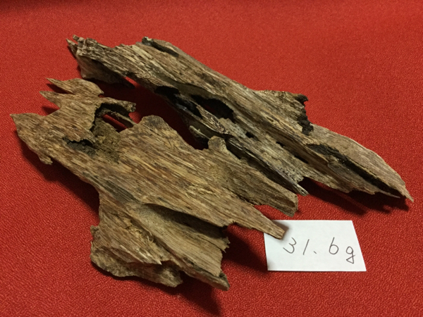 ベトナム産 良質 沈香31.6g 本物保証:香木:沈香:伽羅:仏具:香道
