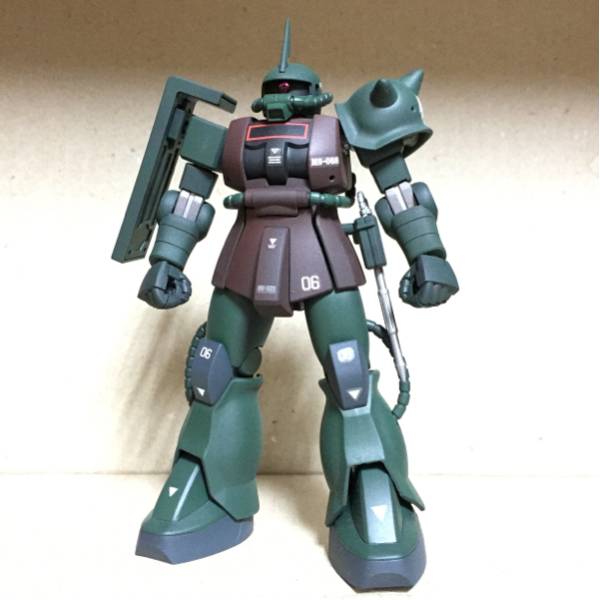 格安 販売 HGUC 1/144 MS-06 ザクⅡ リアルカラーVer. 隊長機 塗装完成
