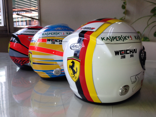 セバスチャン ベッテル 1⁄2 ヘルメット 直筆サイン入り フェラーリ2015