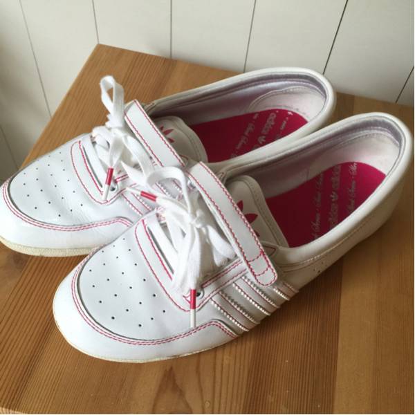 ADIDAS☆アディダス　フラットスニーカー☆２４美品