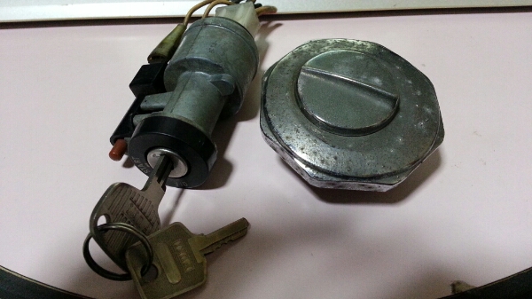 希少！コスモスポーツ　燃料キャップ　イグニッションスイッチ！