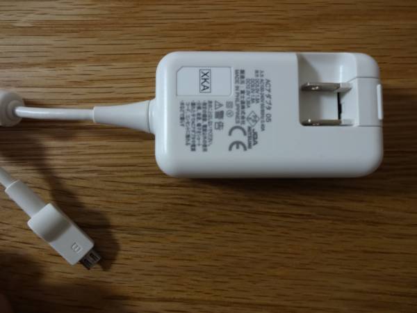 Docomo純正 Acアダプタ 05 スマホ充電器 Acアダプタ式充電器 売買されたオークション情報 Yahooの商品情報をアーカイブ公開 オークファン Aucfan Com