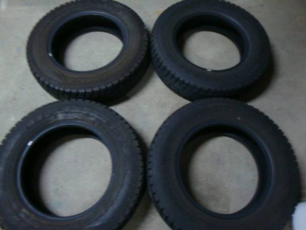 パジェロミニ使用スタッドレスタイヤ４本175/80Ｒ15