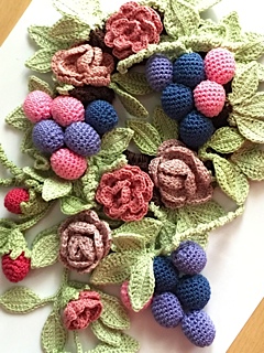 ハンドメイド☆レース編み☆葡萄と薔薇のシュシュ☆