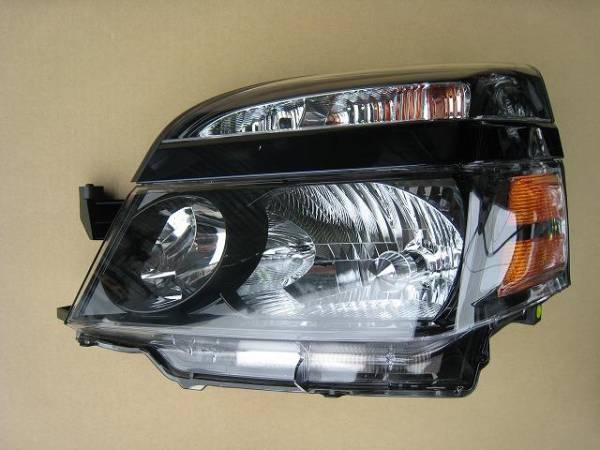 ヴォクシー　AZR60G　左ヘッドライト