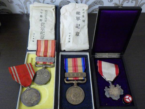従軍記章等おまとめ 勲八等白色桐葉章・支那事変従軍記章(