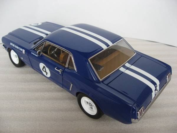 CLASSIC CARLECTABLES 1/18 フォード マスタング Ford Mustang 1:18