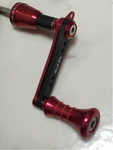 GSK 魚心観 ダイワ ISO LB 対応 カスタムハンドル 左用 レッド