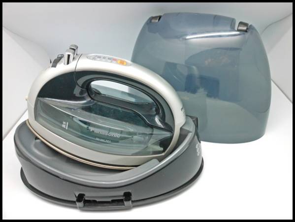 ◆パナソニック コードレススチームアイロン NI-WL701 中古◆