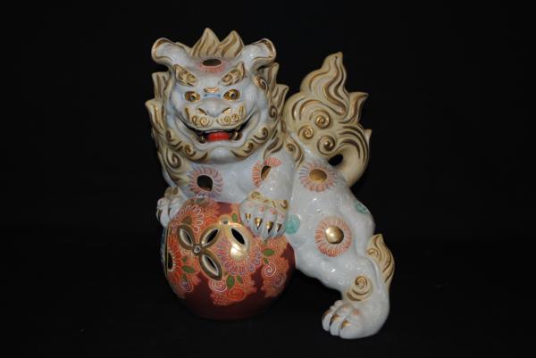 九谷焼 縁起物 置物 金彩 狛犬 玉乗り獅子 - 獅子 シーサー メルカリ 