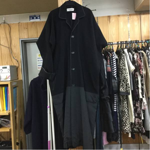 コムデギャルソン ウール地とナイロン地の切替ロングコート