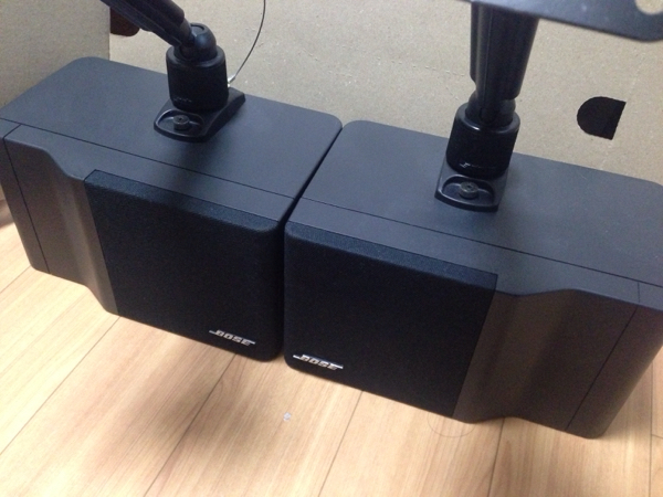 動作品】BOSE 101MM ボーズ スピーカーペア 天吊り金具付き 音出しOK